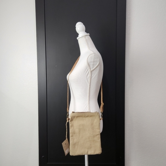 CLEA RAY Salt LAKE Passport Crosdbody Bag NWT - Picture 11 of 11